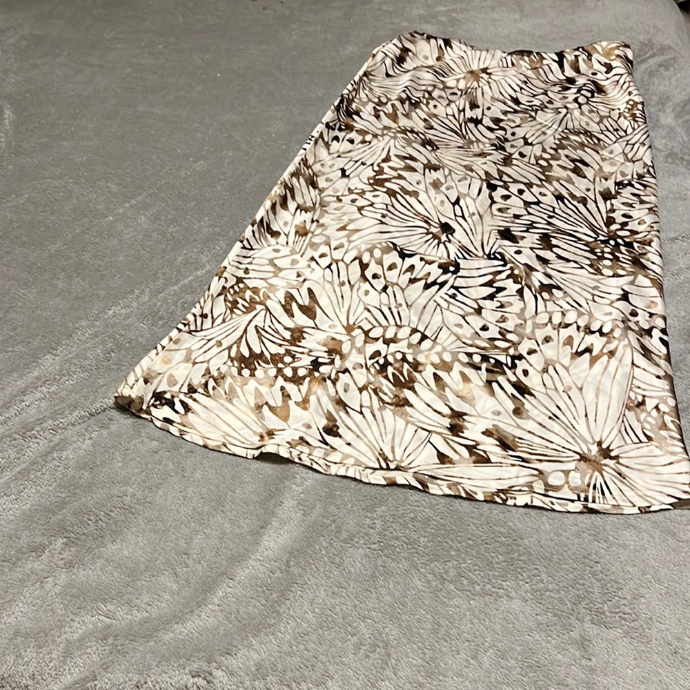 Cute, fun, super light weight.  Perfect for upcoming warm weather vacations.